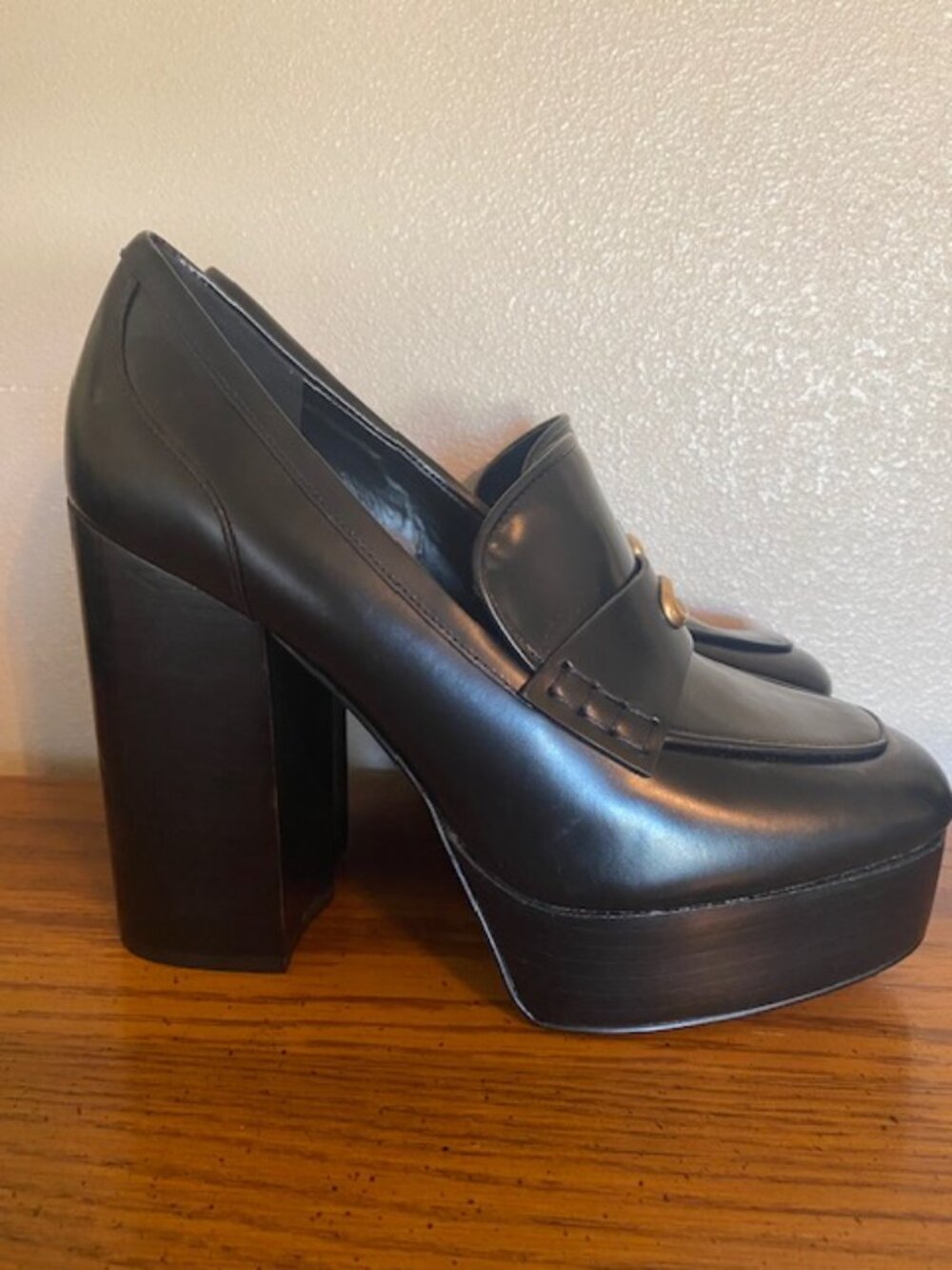 Coach - Picture 2 of 3